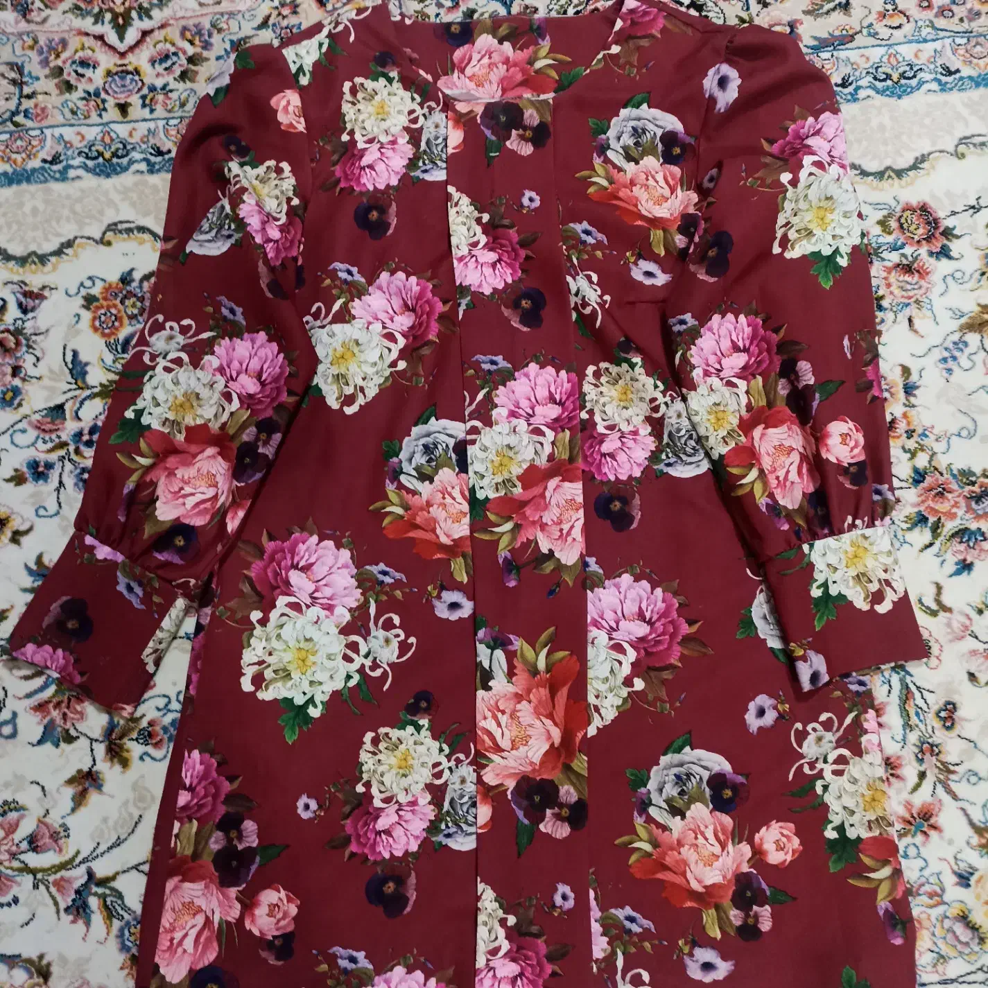 پیراهن زرشکی تازه دوخته شده|لباس|میاندوآب, |دیوار