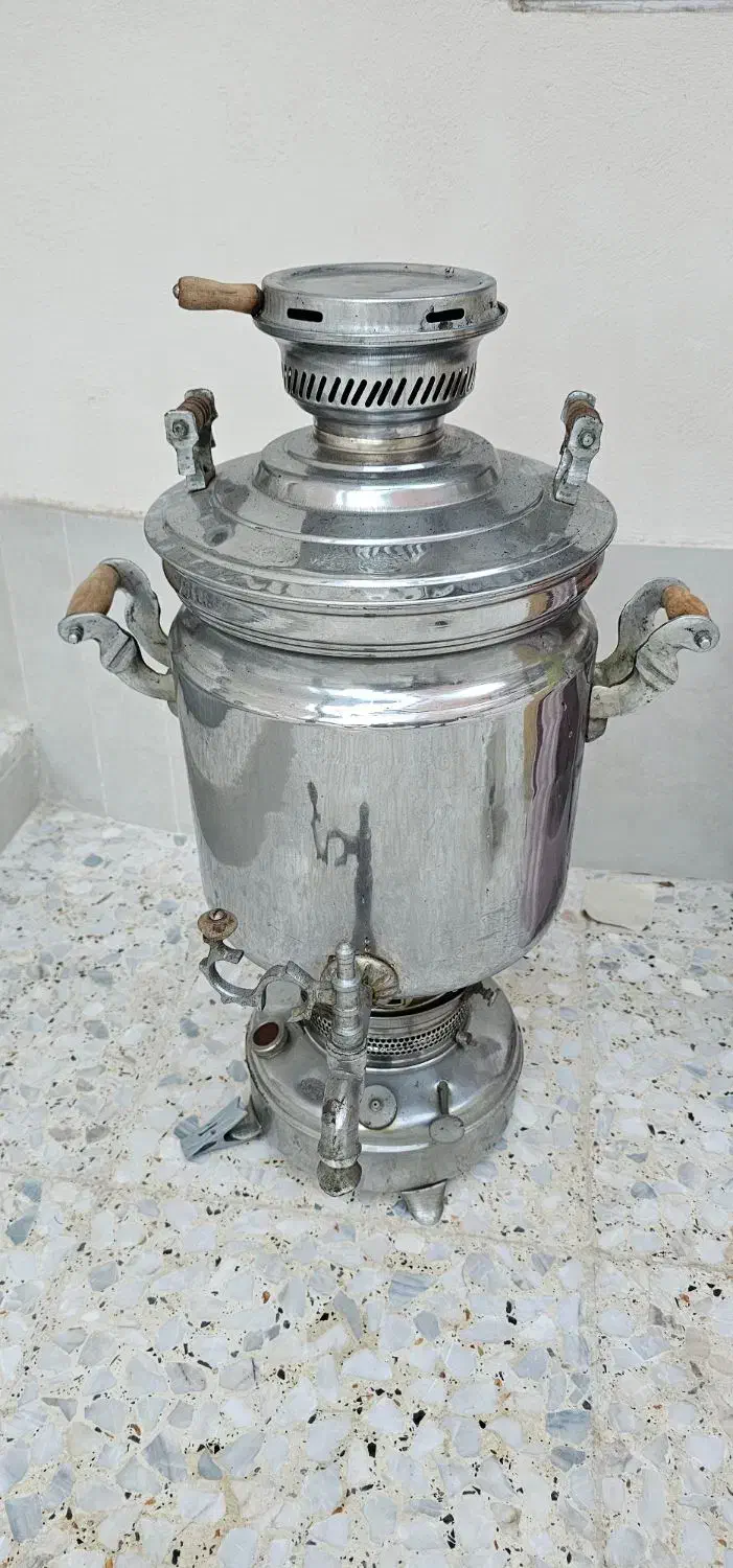سماور۱۵لیتری نفتی درحدنو توانباربوده قیمت توافقی|سماور، چای‌ساز، قهوه‌ساز|گرگان, |دیوار