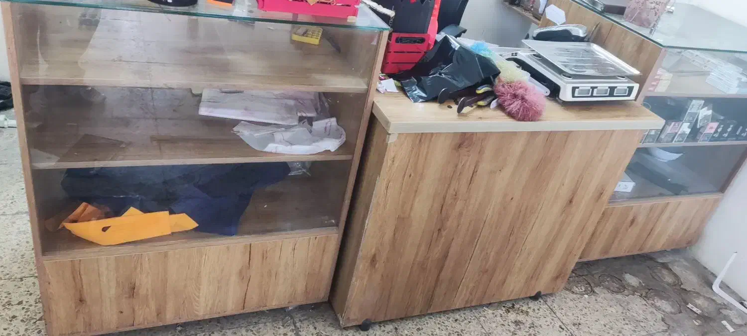 میز کار و ویترین چوب درجه یک|فروشگاه و مغازه|یزد, |دیوار