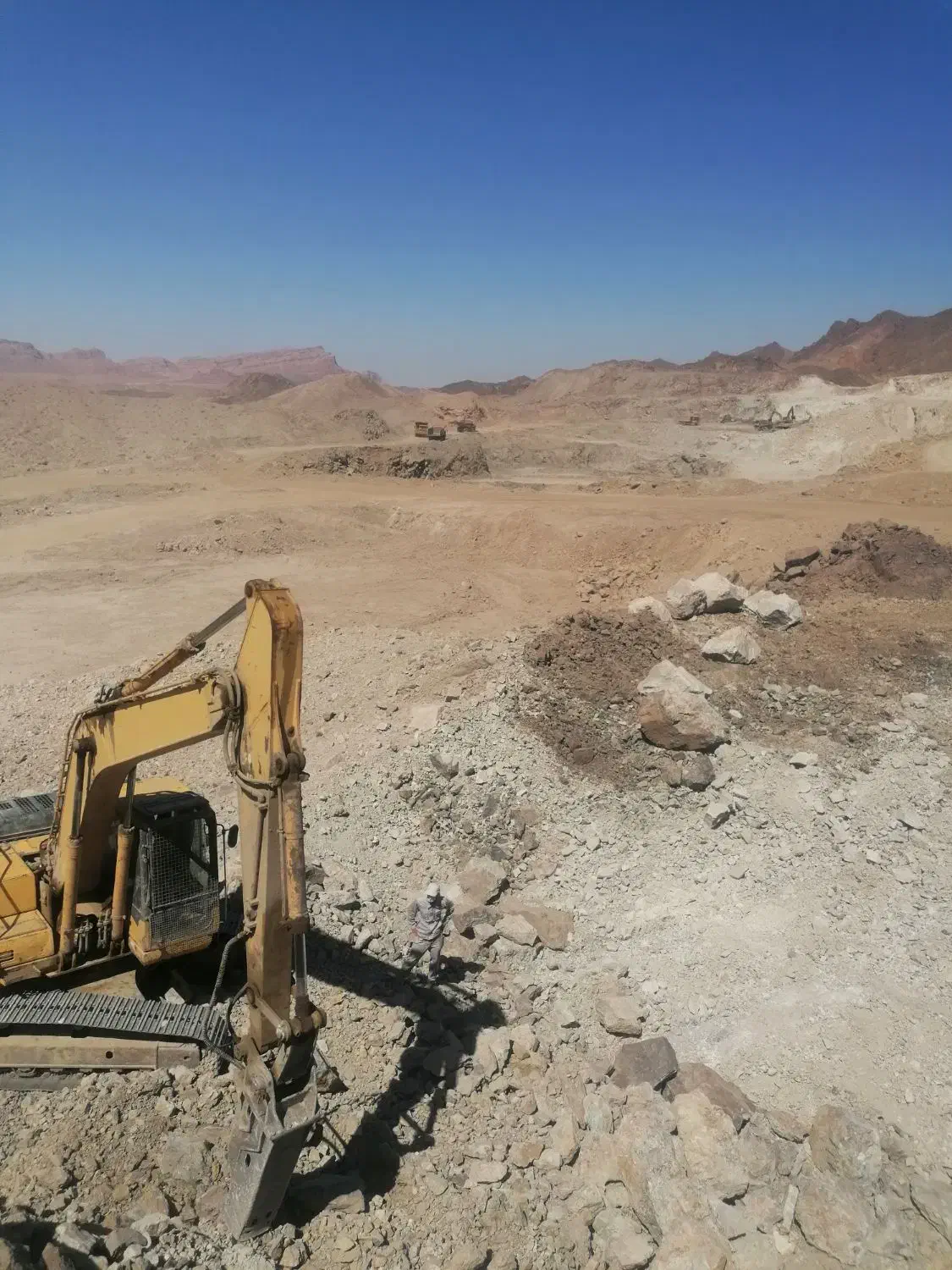 استخدام راننده بیل مکانیکی220|استخدام حمل و نقل|مرودشت, ژیان|دیوار