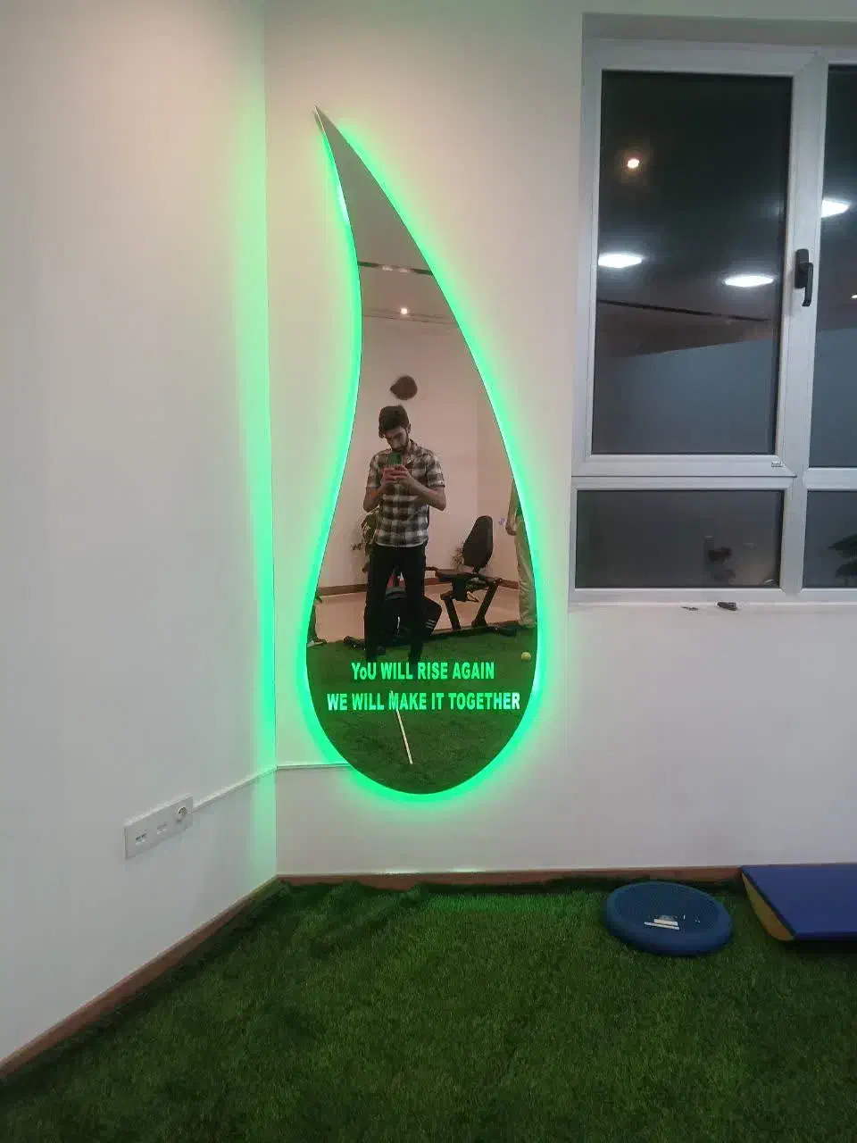 طراحی،نصب وفروش انواع آینه های بک لایت|آینه|کاشان, شهرک امیرالمومنین|دیوار