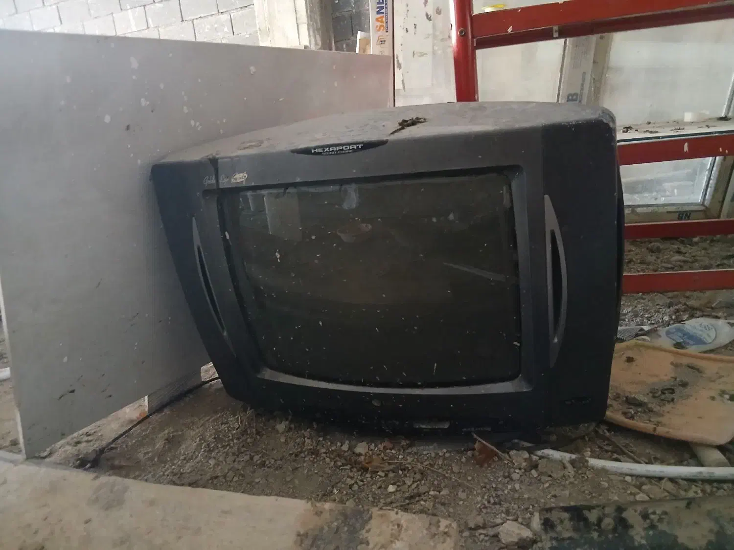 تلوزیون قدیمی|تلویزیون و پروژکتور|اردبیل, |دیوار