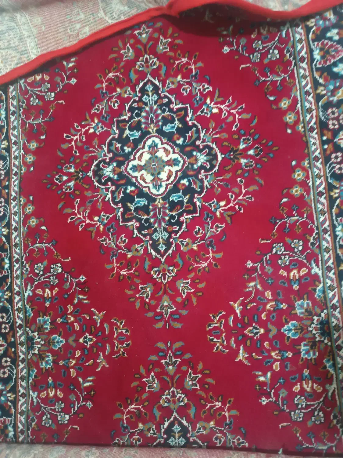 کناره تمیز|فرش|نیشابور, شهید بهشتی|دیوار