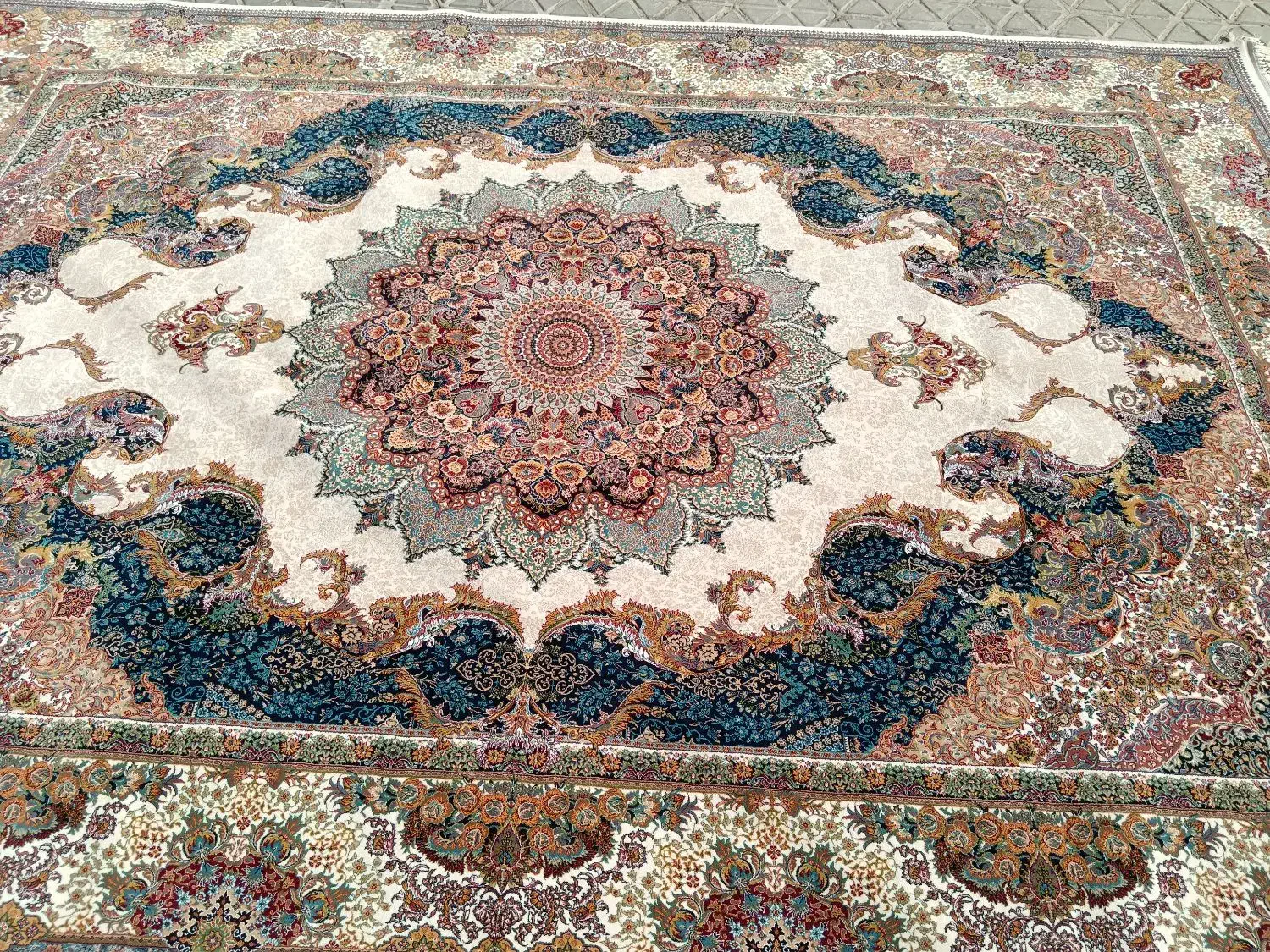 دو تخته فرش 9 متری 1000 شانه تراکم 3000|فرش|نجفآباد, بازار|دیوار