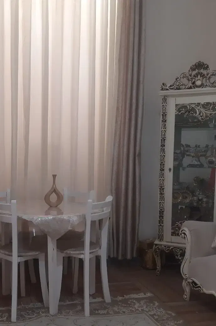 مبل ۷نفره و گلمیز ویترین و میز غذا خوری همگی باهم|مبلمان خانگی و میز عسلی|مرودشت, بیست متری بیمارستان|دیوار