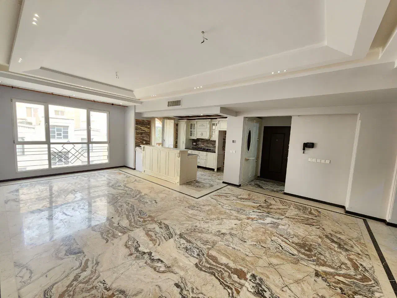 ۱۴۰ متر ۳ خوابه فول سالن پرده خور چهارباغ شرقی