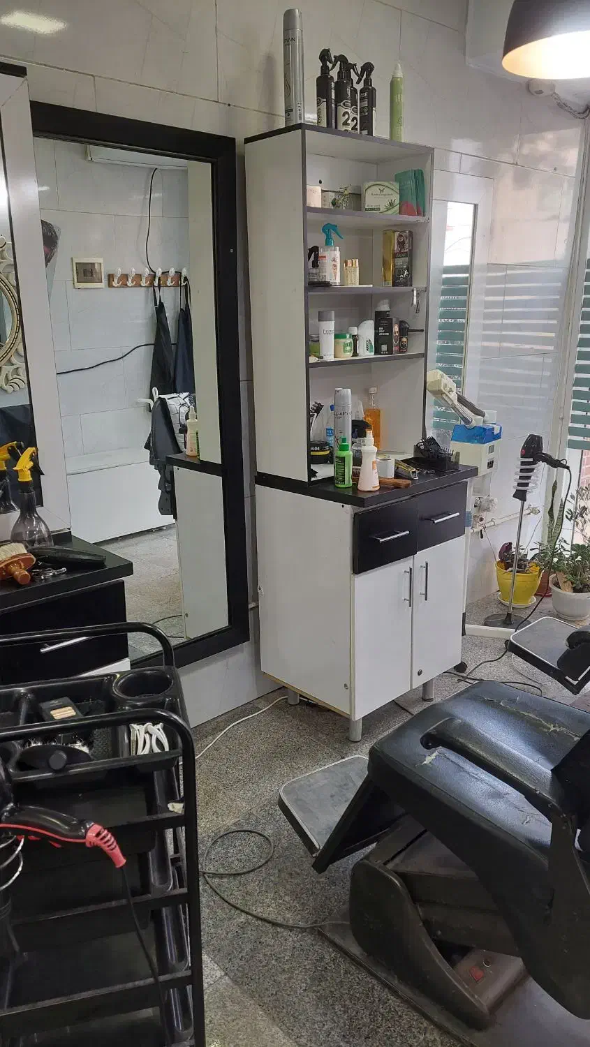 دکور و صندلی آرایشگاه|آرایشگاه و سالنهای زیبایی|پردیس, فاز ۴|دیوار