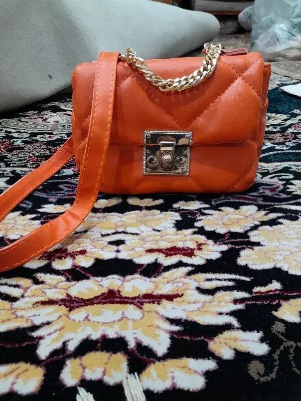 کیف بیرونی|کیف، کفش، کمربند|اهواز, کوی جانبازان(دانش)|دیوار