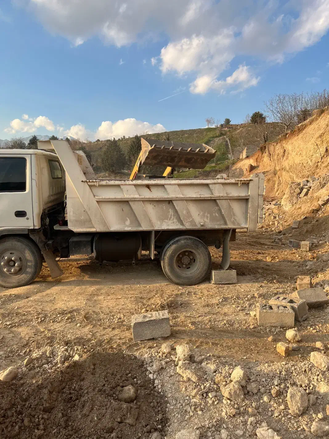 حمل نخاله با نیسان خاور بابکتی و کارگر تمام نقاط|خدمات حمل و نقل|تهران, تجریش|دیوار