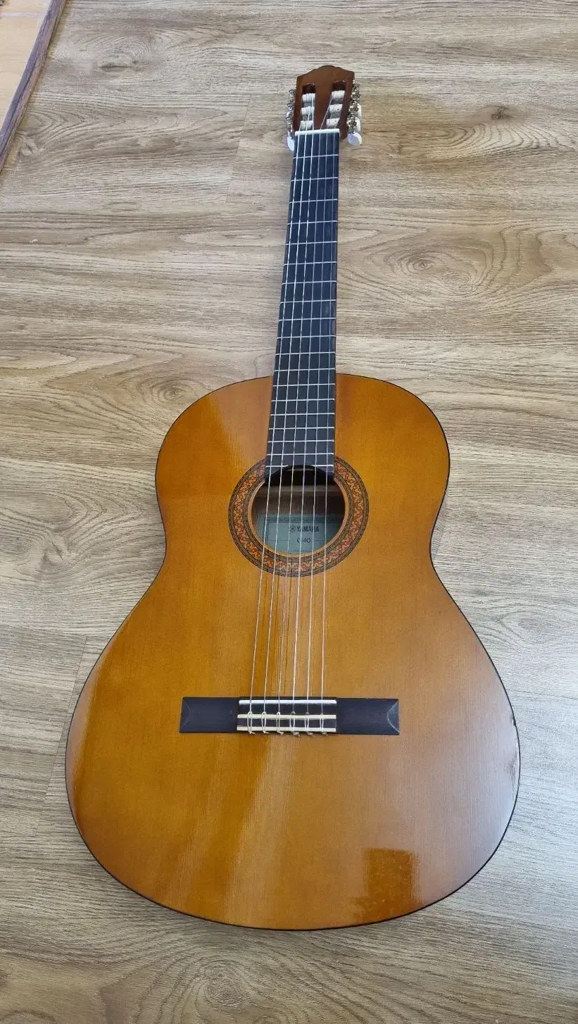 گیتار c40 یاماها فروش فوری|گیتار، بیس، امپلیفایر|اسکو, |دیوار