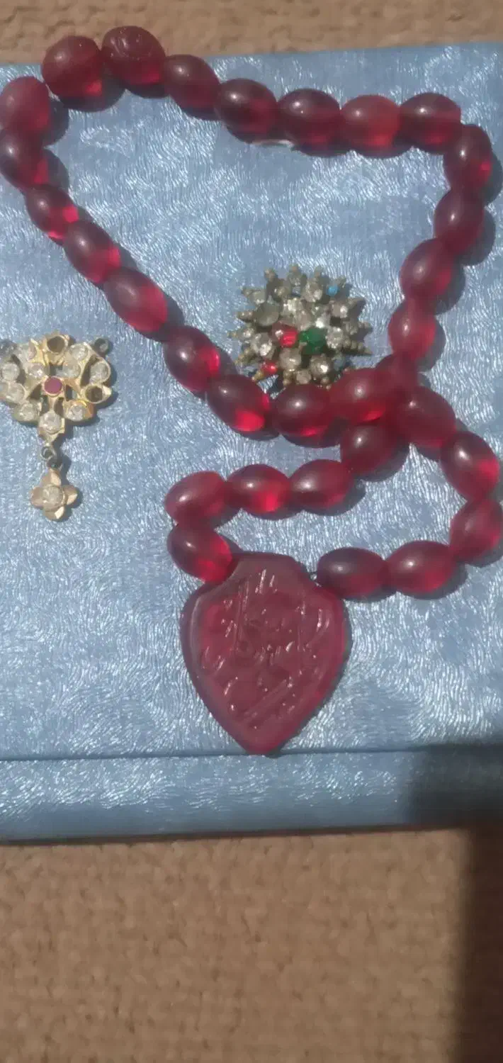 گردنبند عقیق و دو پلاک تزئینی|کلکسیون اشیاء عتیقه|قائمشهر, |دیوار