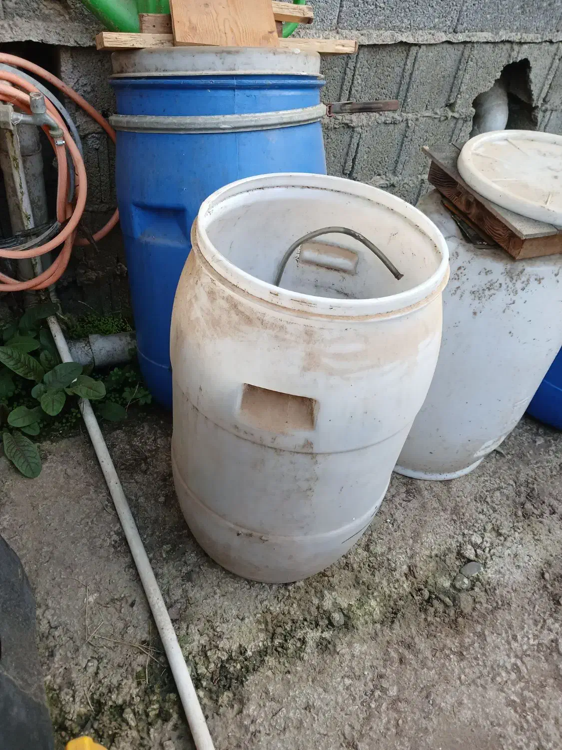 دبه  ۱۲۰ لیتر ۸۰ لیتر|ظروف نگهدارنده، پلاستیکی، یک‌بارمصرف|فومن, |دیوار