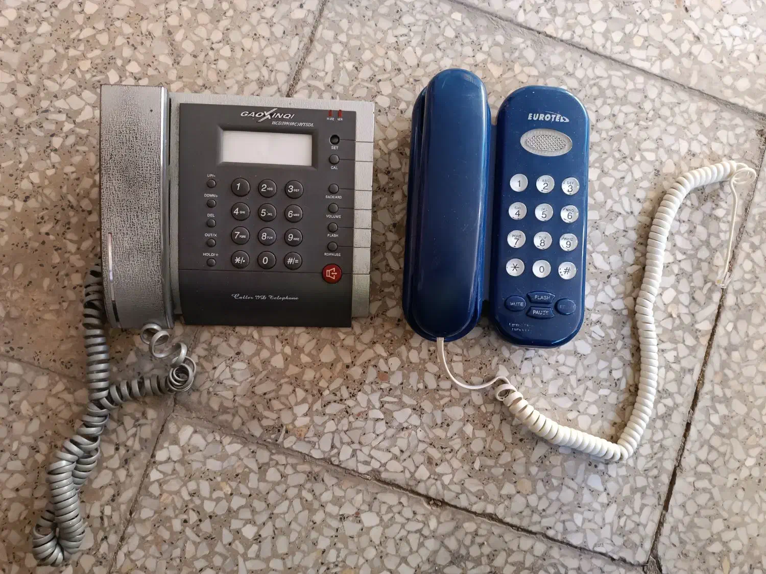 سه عدد تلفن استفاده ندارم مناسب میدم|تلفن رومیزی|شاهینشهر, شهرک هشت بهشت|دیوار