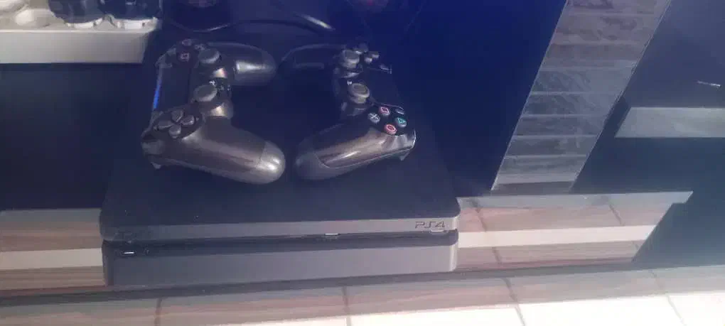 ps4 اسلیم یک ترابایت دو دسته|کنسول، بازی ویدئویی و آنلاین|بروجرد, |دیوار