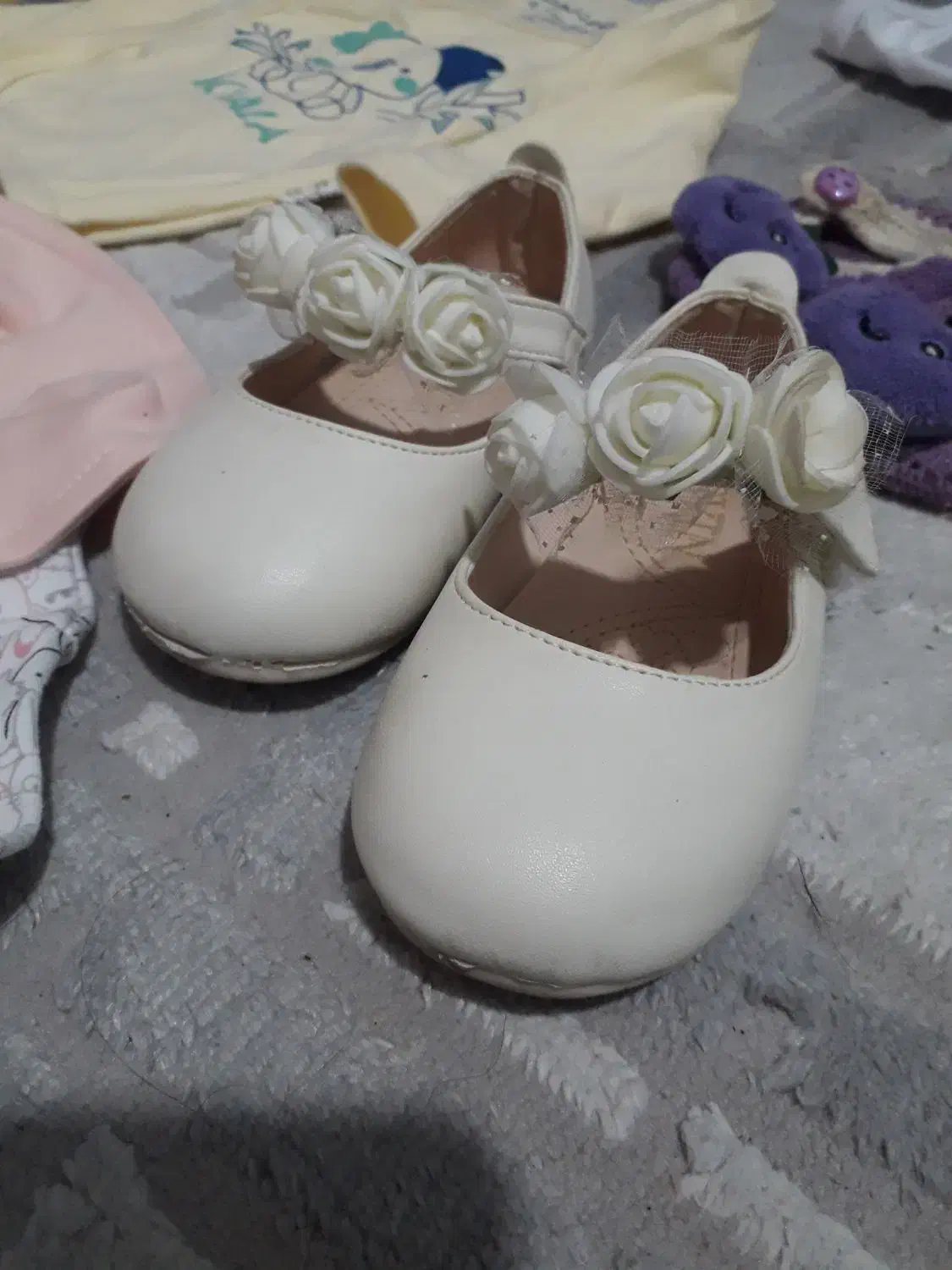 تعدادی لباس کاملا نو نوزادی و کفش|کفش و لباس بچه|ساری, |دیوار