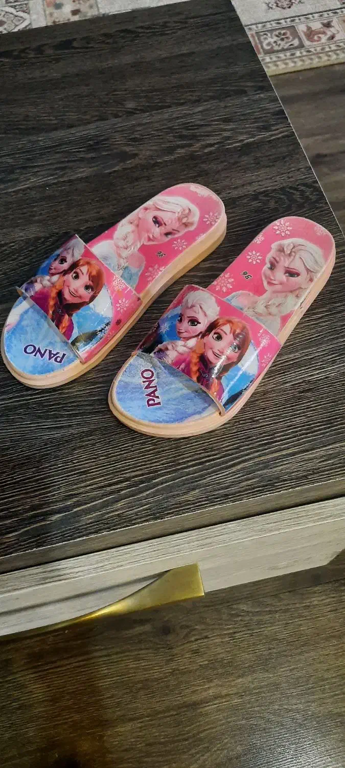 صندل دخترانه|کفش و لباس بچه|رشت, کاکتوس|دیوار