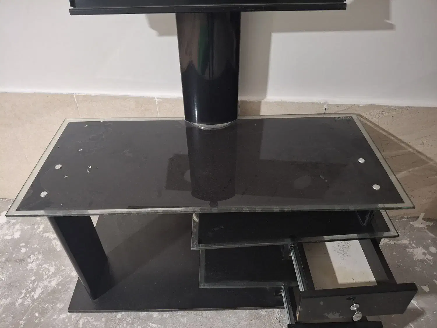 زیرتلوزیونی شیشه ای تمیز|میز تلویزیون|برازجان, |دیوار