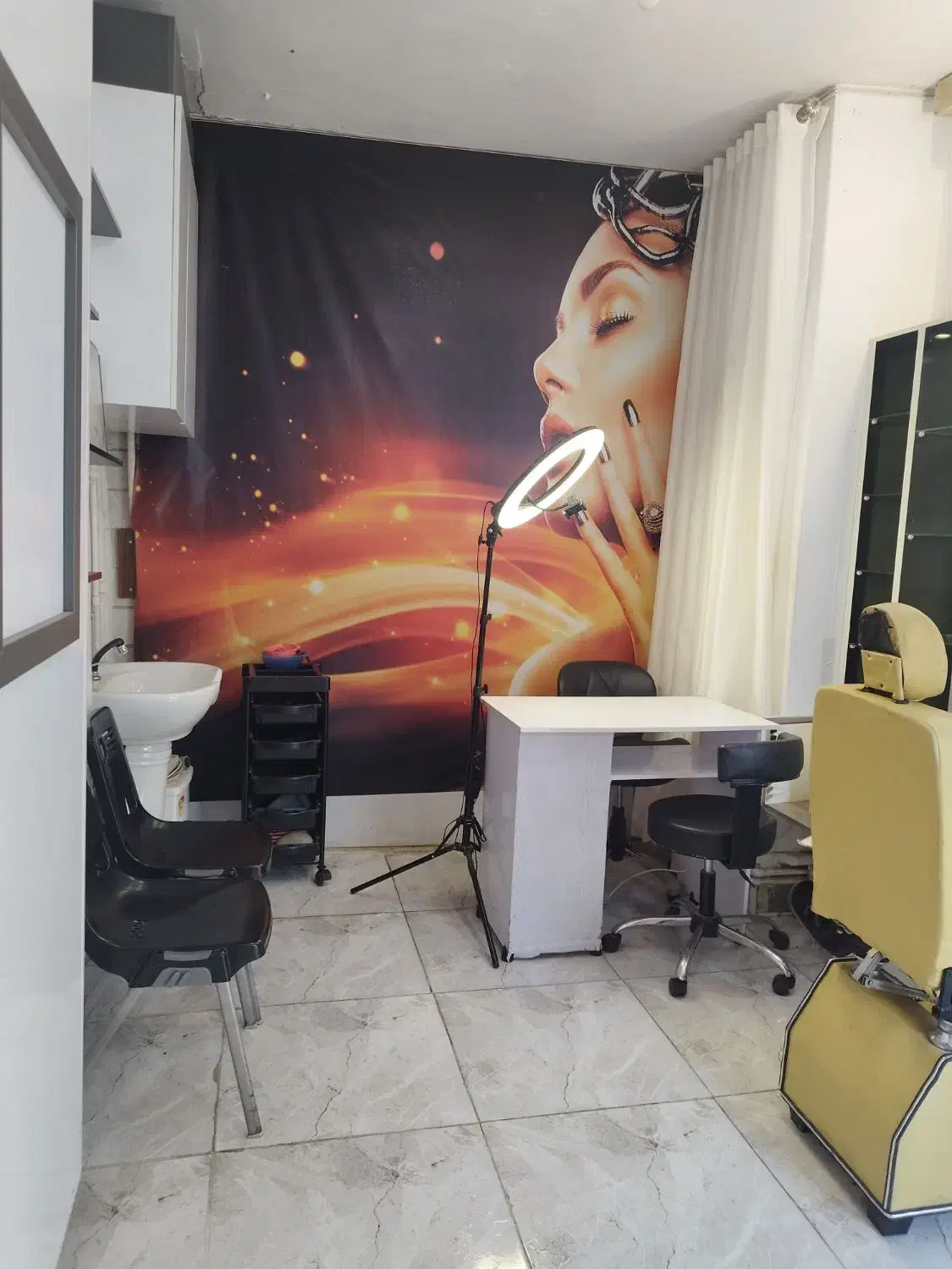 اجاره آرایشگاه با وسایل|اجارهٔ مغازه و غرفه|رشت, باهنر|دیوار