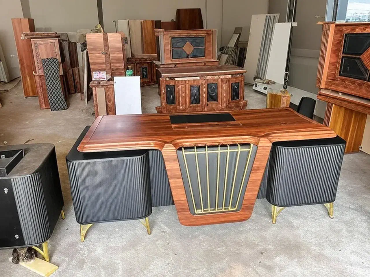 تولید کننده میزهای اداری ومدیریت|مبلمان اداری|تبریز, |دیوار