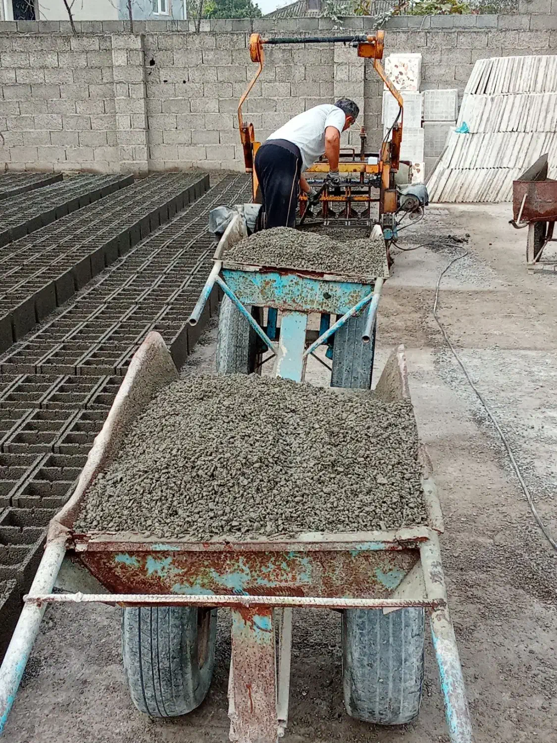 کارگر بلوک زنی|استخدام معماری، عمران و ساختمانی|رشت, حومه رشت|دیوار