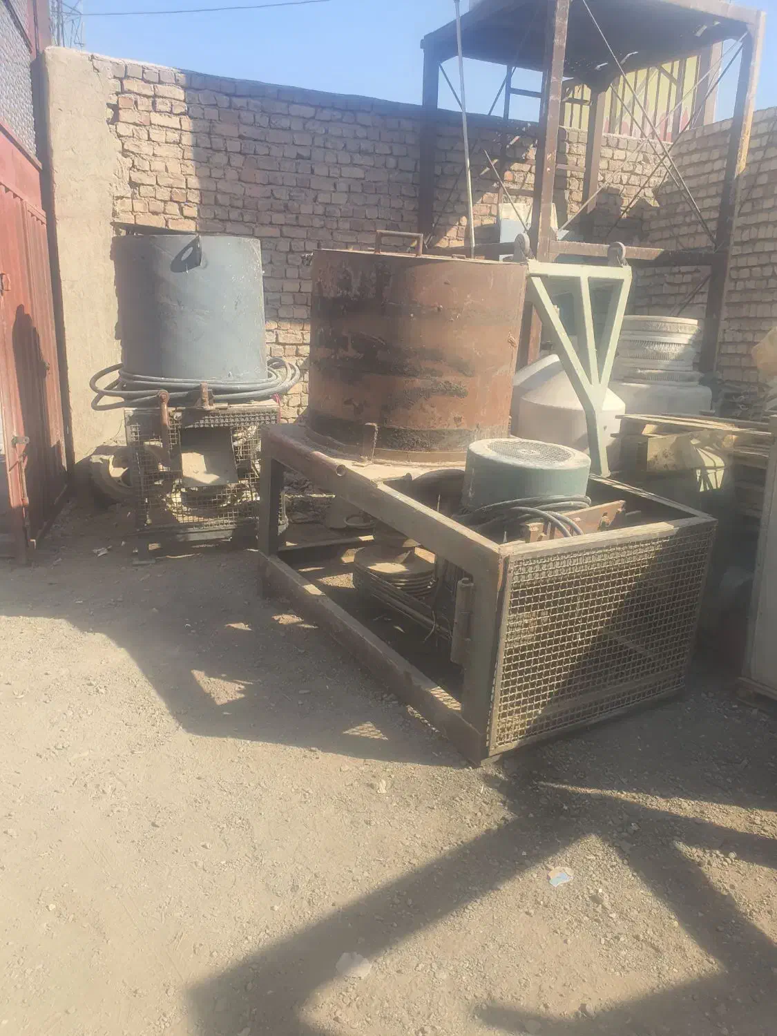 ۲ عدد کندور پلاستیک|ماشینآلات صنعتی|قم, قلعه صدری|دیوار