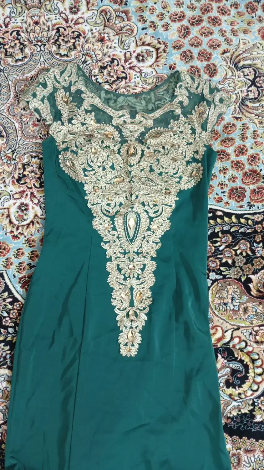 لباس مجلسی|لباس|ری, شهادت|دیوار