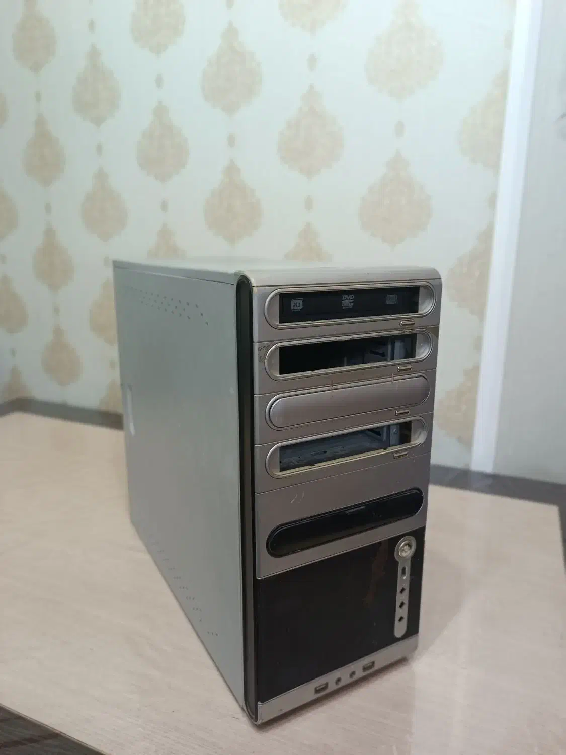 کامپیوتر (کیس) با پردازنده NVIDIA|رایانه رومیزی|نور, |دیوار