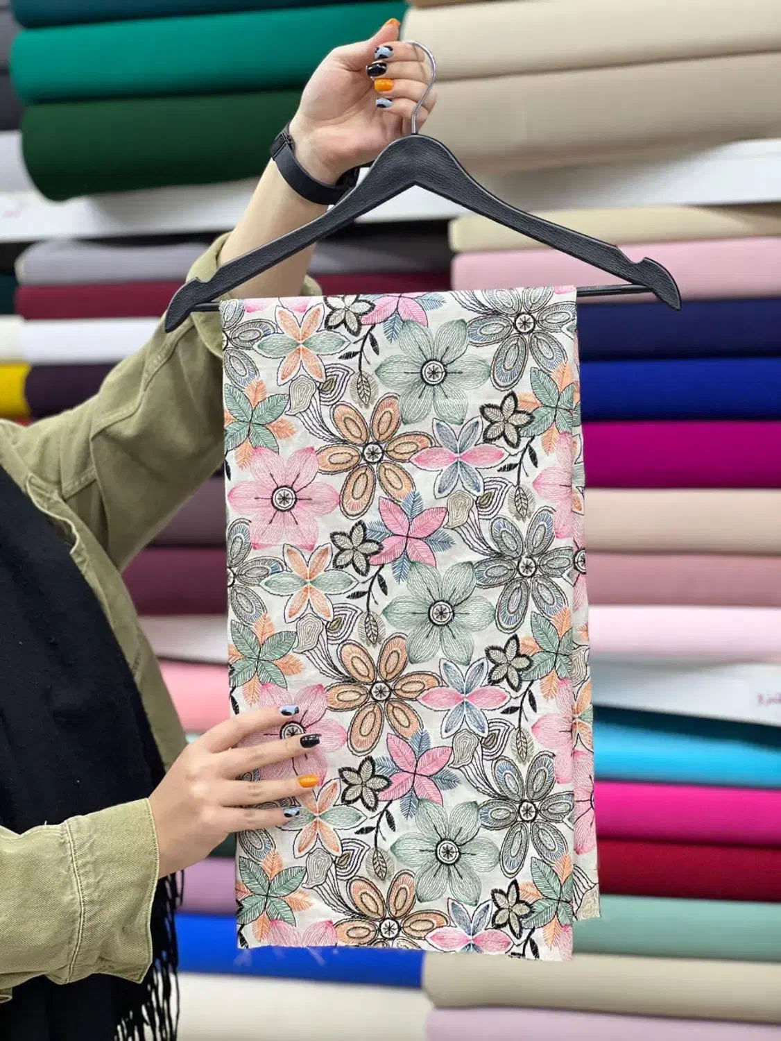 پارچه های فروشی|لباس|آران و بیدگل, |دیوار