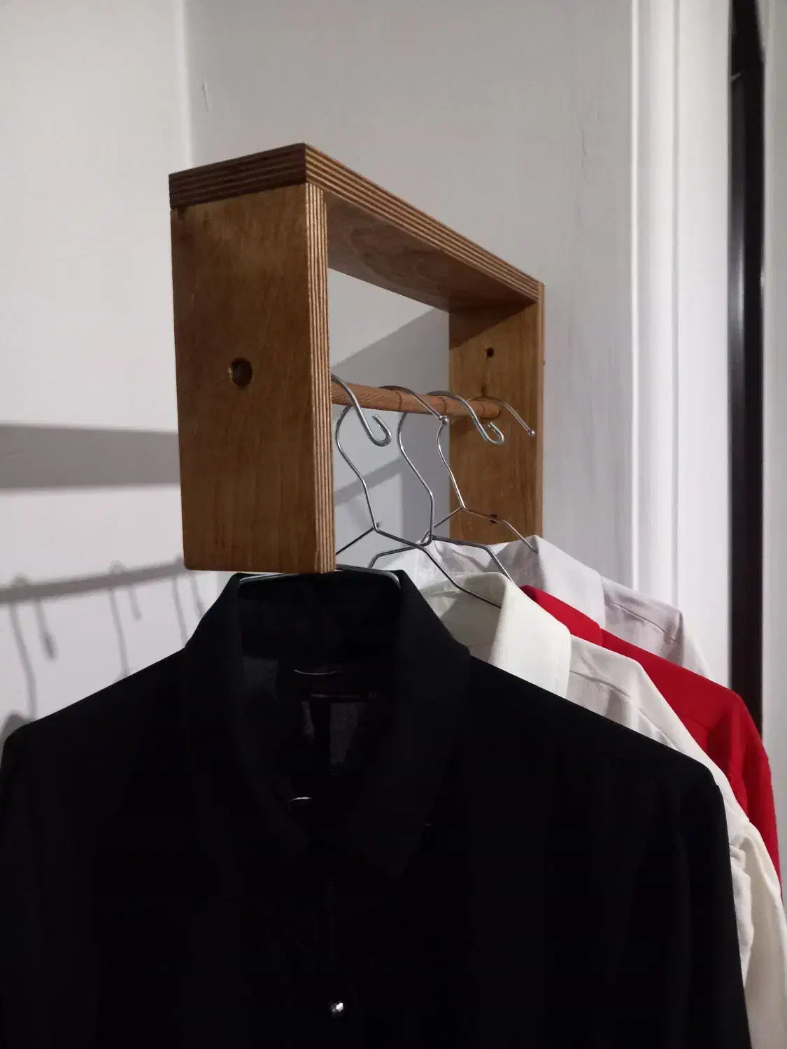 رگال دیواری چوبی شیک.|جاکفشی، کمد، دراور|بهارستان, |دیوار