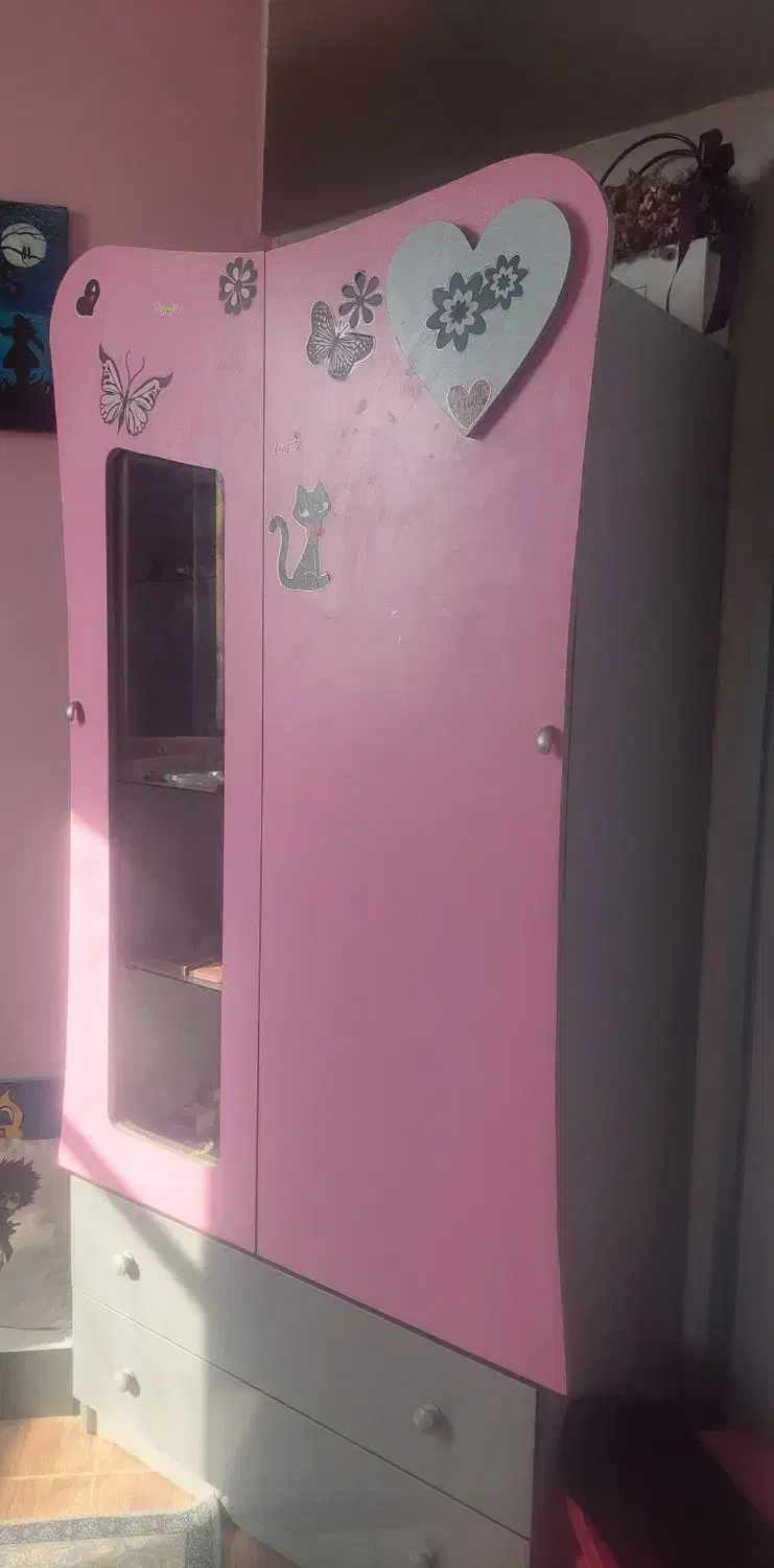 سرویس خواب جوان دخترانه کمد و تخت و خوش خواب و میز|تخت و سرویس خواب|شیراز, حافظیه|دیوار