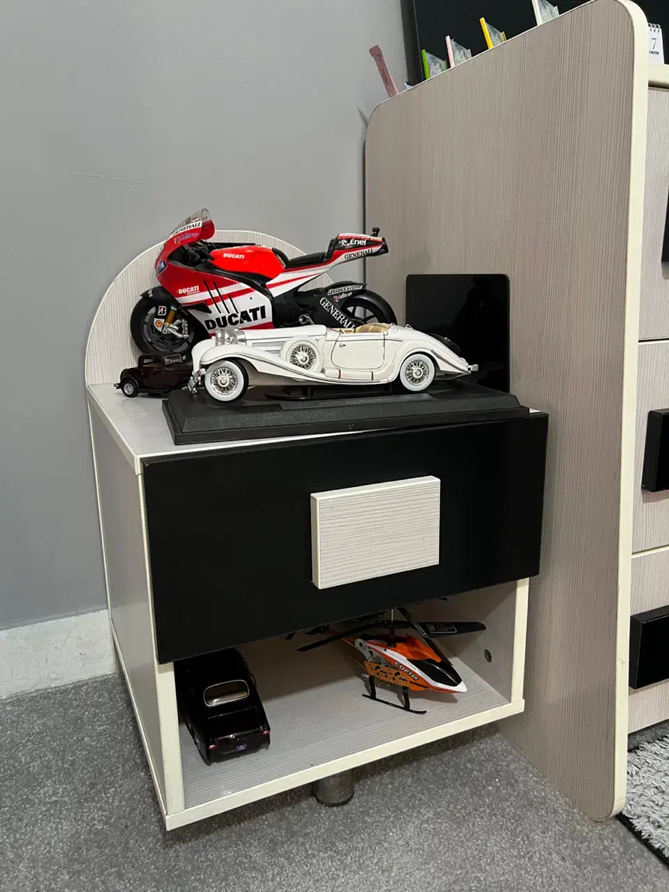 سرویس خواب نوجوان|تخت و سرویس خواب|هشتگرد, فاز ۳ مهستان|دیوار