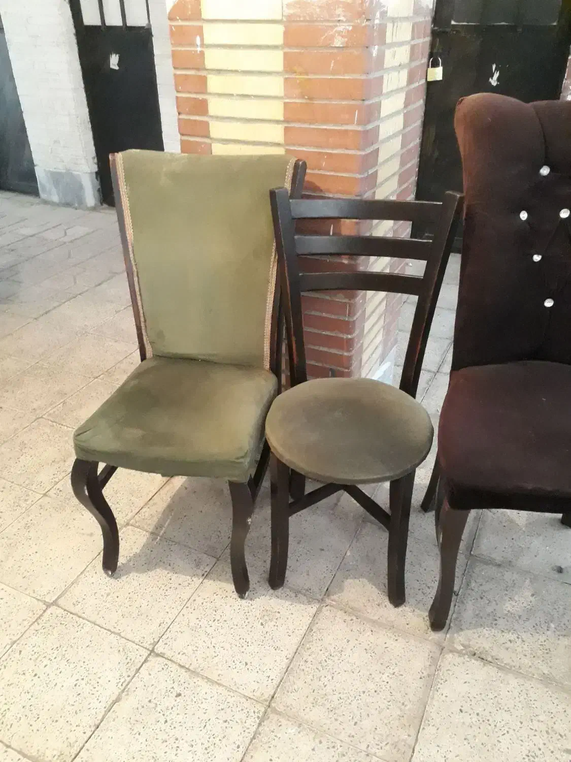 صندلی 3عدد یه دونه گرد|صندلی و نیمکت|اندیشه, اندیشه فاز ۱|دیوار