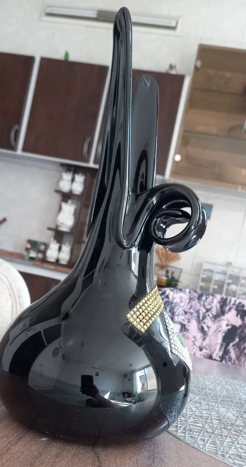 گلدان مشکی|مجسمه، تندیس، ماکت|لنجان, |دیوار