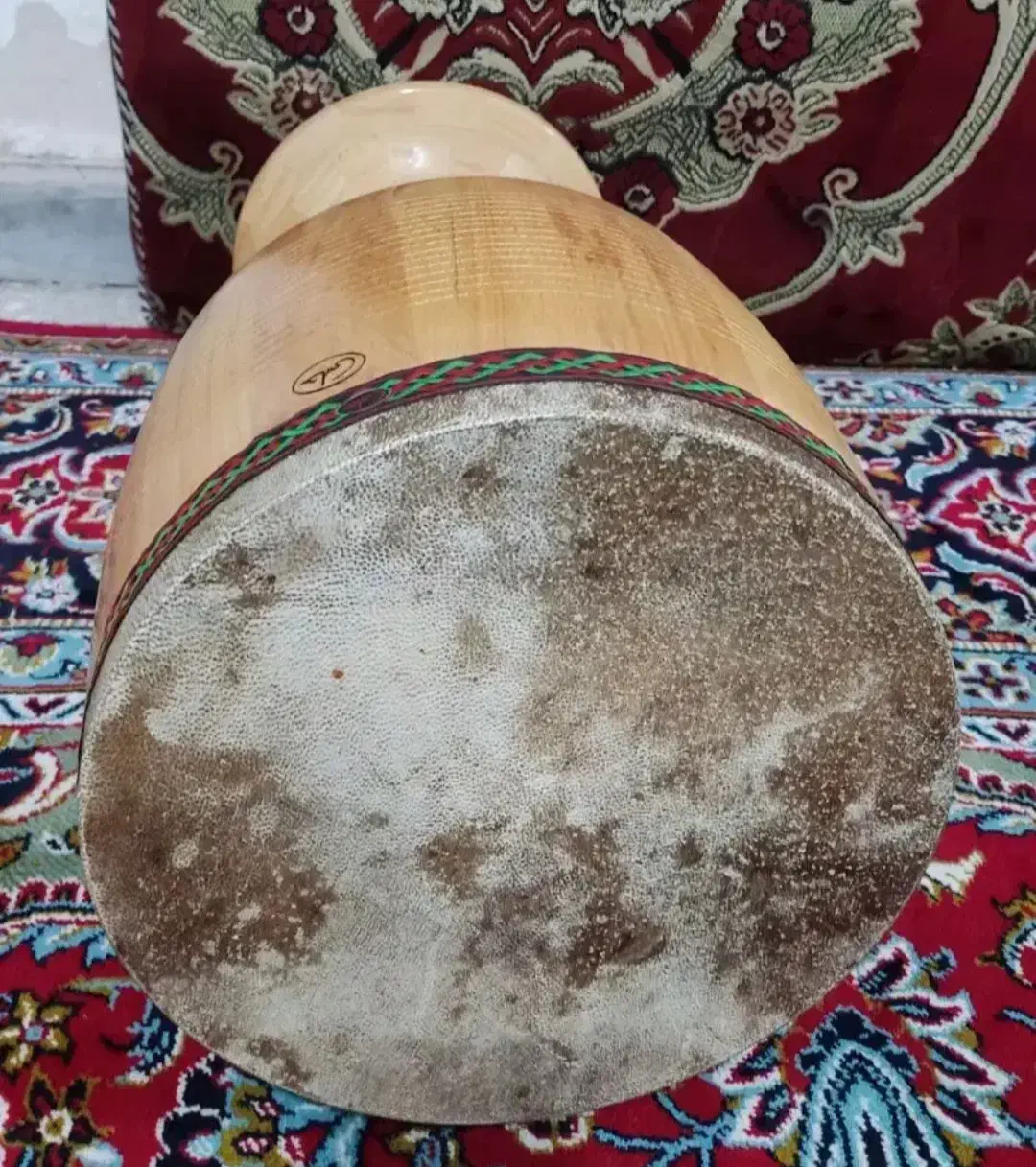 تنبک حلمی|سازهای سنتی|خرمآباد, |دیوار