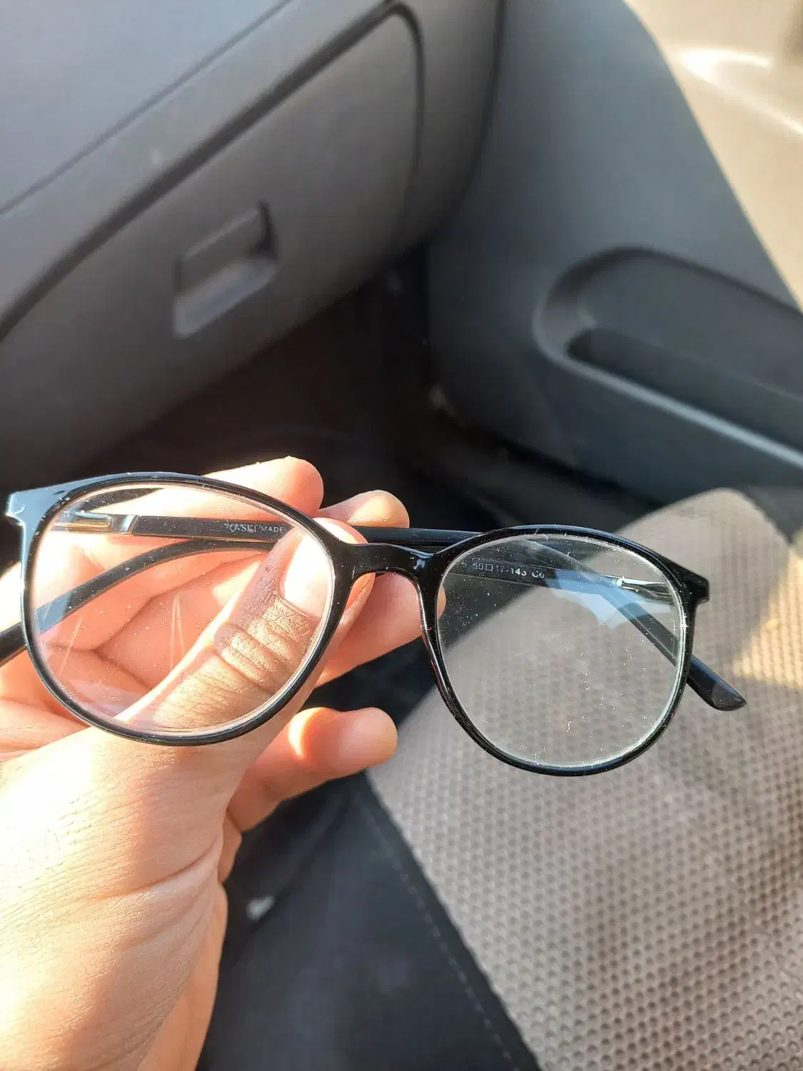 یک عینک توی تاکسی پیدا شده|اشیا|بهارستان, |دیوار