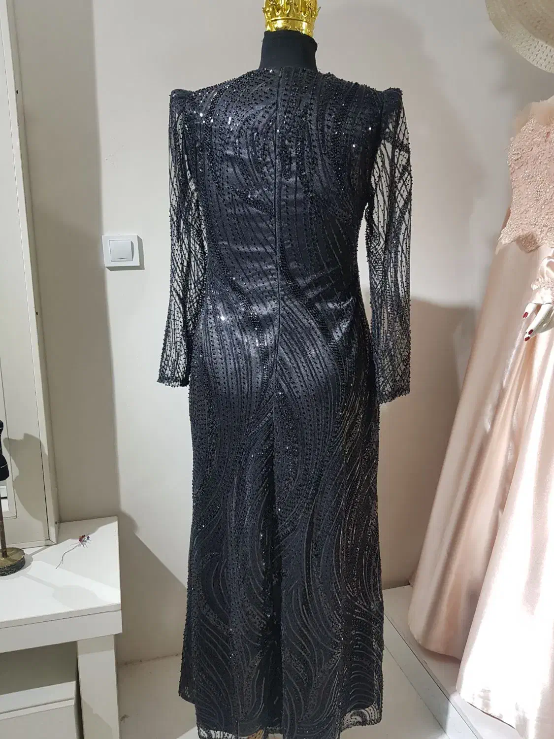 طراحی و دوخت انواع لباس پذیرفته میشود|لباس|قزوین, |دیوار