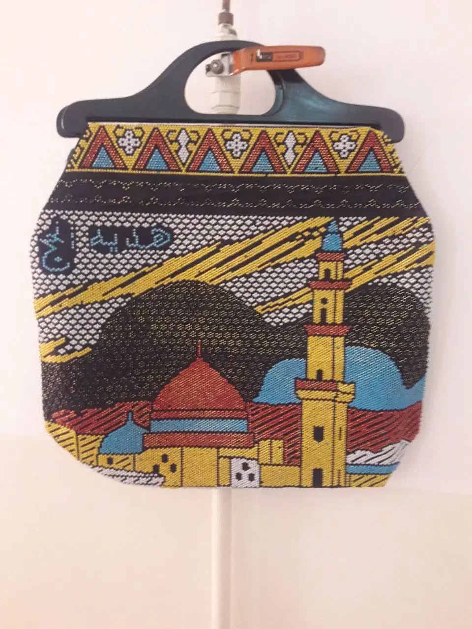 کیف|کیف، کفش، کمربند|خوی, |دیوار