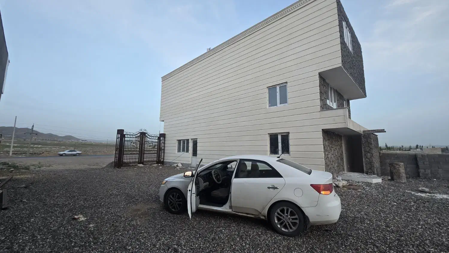 اجاره ورهن نمایشگاه کامیون وسواری|اجارهٔ مغازه و غرفه|بستان آباد, |دیوار