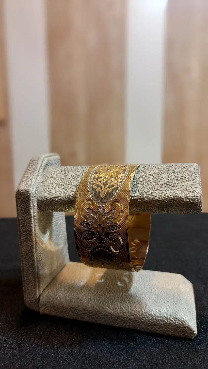 مدال هخامنشی و تکپوش فنری و دستبند قفل دار|جواهرات|کرمانشاه, |دیوار