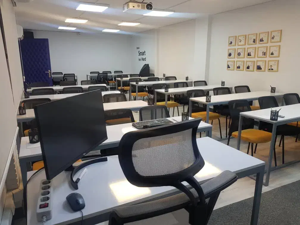 اجاره فضای آموزشی|اجارهٔ کوتاهمدت دفتر کار و فضای آموزشی|تهران, عباسآباد|دیوار