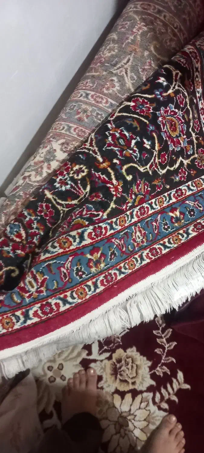فرش‌ماشینی‌زمینه‌لاکی|فرش|برخوار, |دیوار
