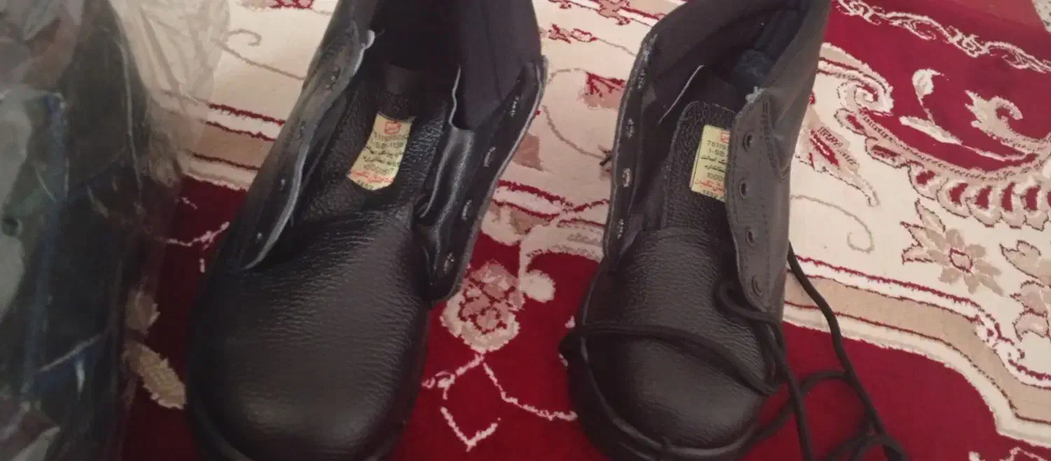 کفش کار|کیف، کفش، کمربند|دهلران, |دیوار