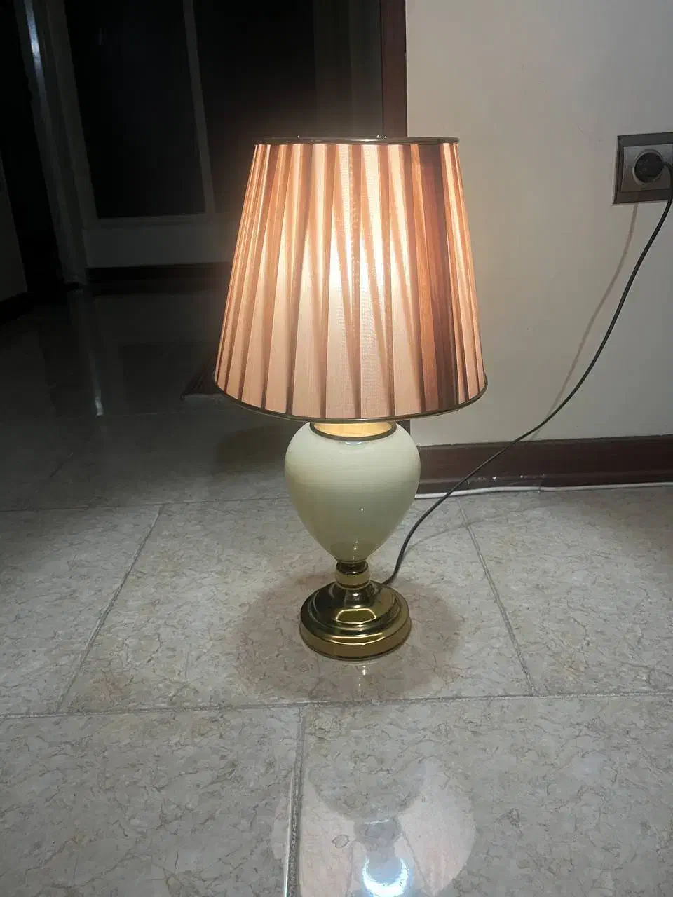 آباژور کنار تخت|چراغ خواب و آباژور|فردیس, شهرک ۱۱۰|دیوار