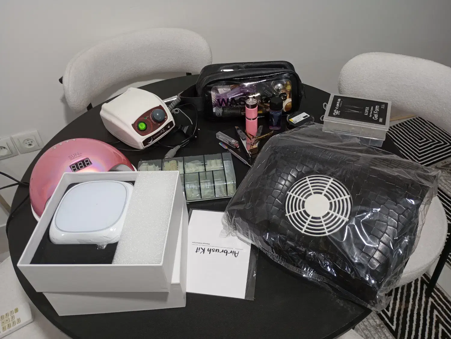 وسایل کاشت ناخن.|آرایشی، بهداشتی، درمانی|مرودشت, تامین اجتماعی‎|دیوار