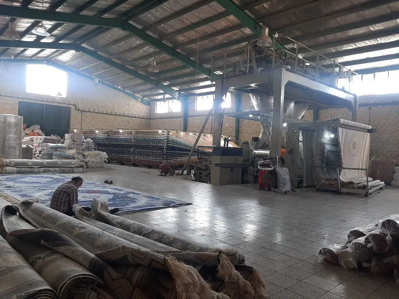 ۴تا قالی ۱۲متری. طلایی مدل اصفهان انبار خورشید|فرش|خرمآباد, |دیوار