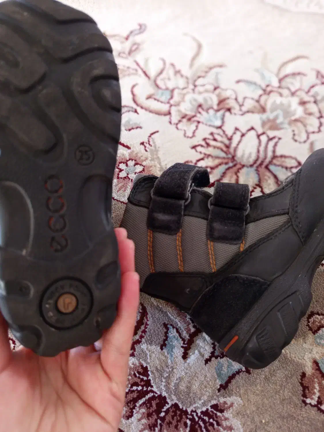 بوت کودک|کیف، کفش، کمربند|صحنه, |دیوار