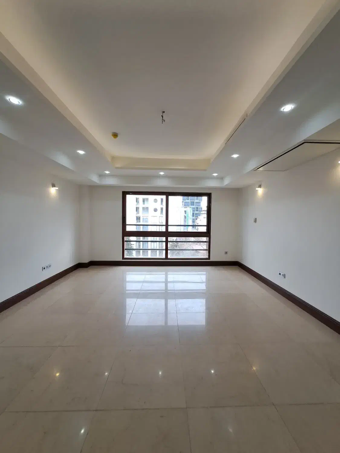 آپارتمان ۱۲۰متری/نیاوران/فرعی دنج/فول