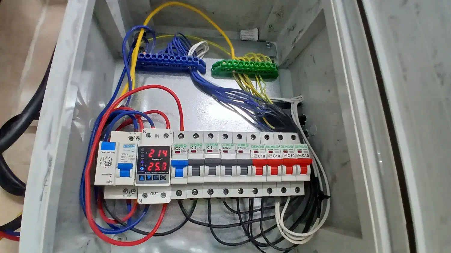 برقکار،آیفون،دوربین مدار بسته، دزدگیر، لاینر|خدمات پیشه و مهارت|شاهین‌شهر, عطار|دیوار
