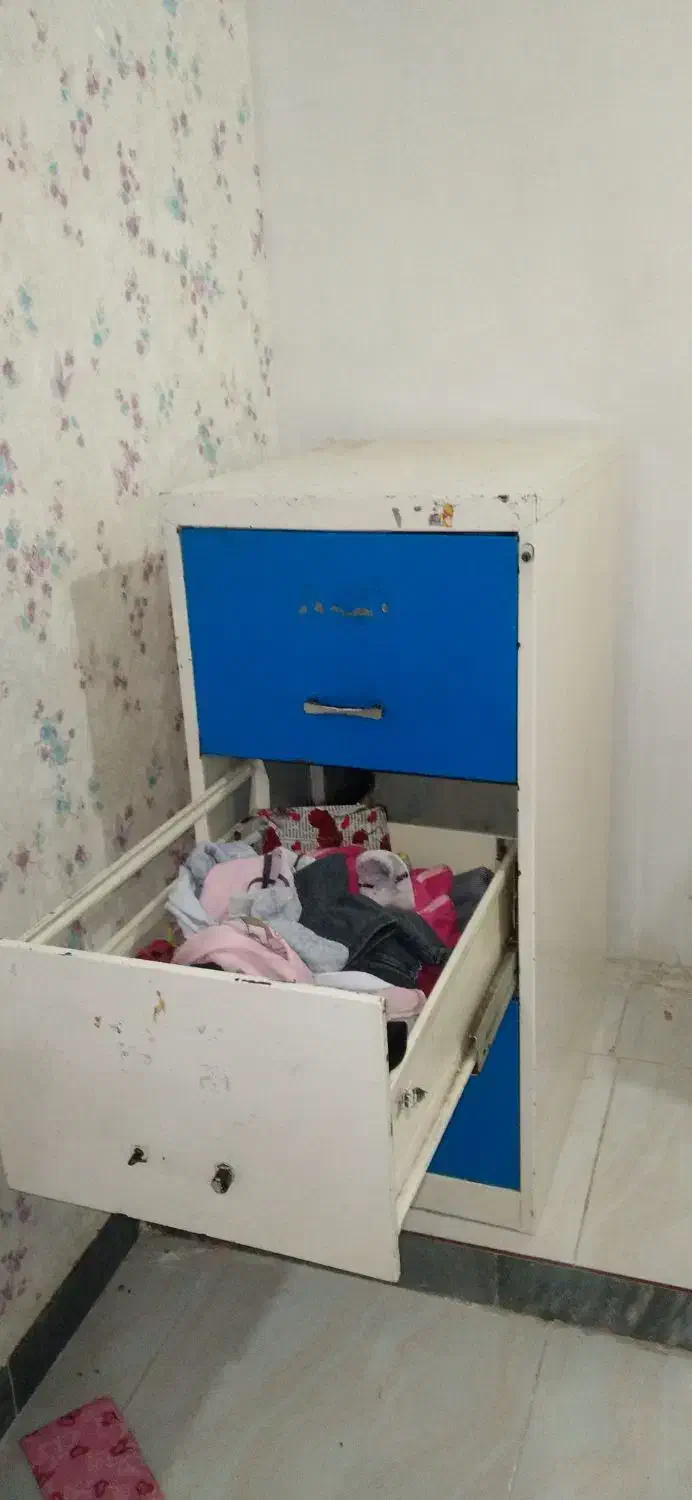 میز آرایش و دراور آهنی|جاکفشی، کمد، دراور|خرمشهر, |دیوار