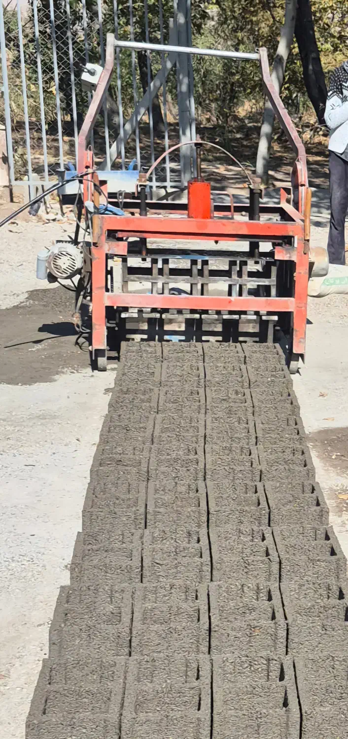 دستگاه بلوک زنی ۴ تایی ، کم کار|ماشین‌آلات صنعتی|بناب, |دیوار